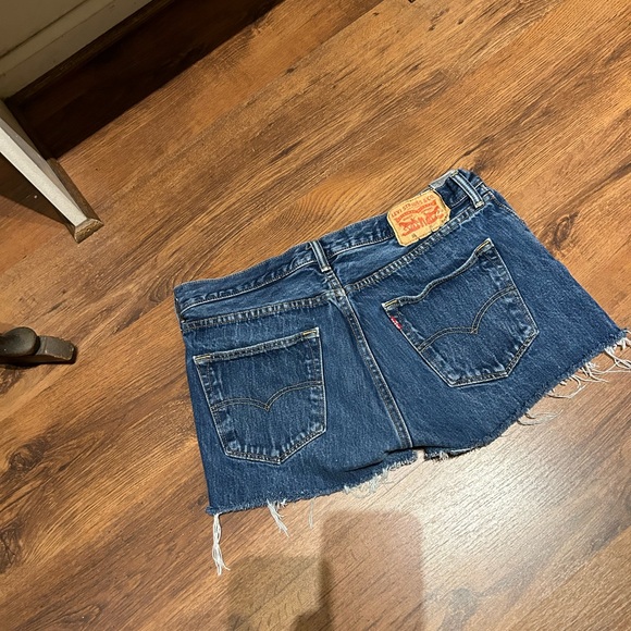 Levi’s button fly 501 frayed jean shorts size 34 waist - Picture 14 of 16